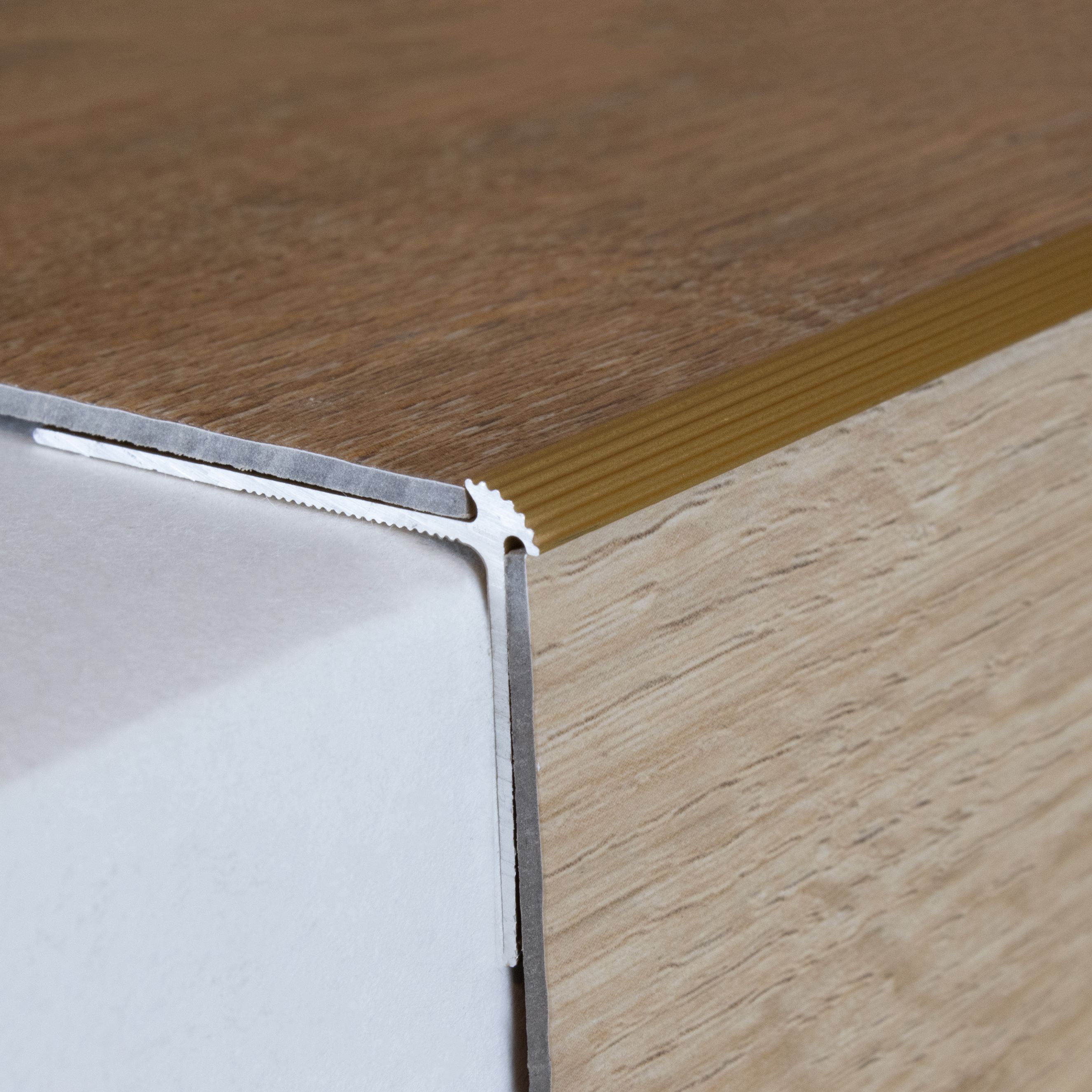 Auer Treppenkanten- & Winkelprofile Lévis H 30 mm B 40 mm Einfasshöhe 2.5 mm Alu elox