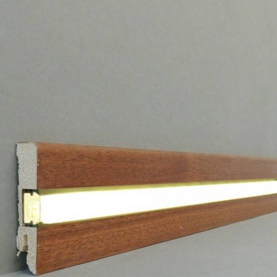 Licht - Fußleisten / Licht - Sockelleisten "Lübeck"(Echtholzfurnier - 16.61.11L) - Mahagoni lackiert Licht - Fußleisten / Licht - Sockelleisten "Lübeck"(Echtholzfurnier - 16.61.11L) - Mahagoni lackiert