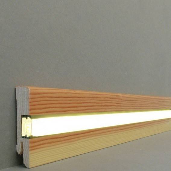 Licht - Fußleisten / Licht - Sockelleisten "Lübeck"(Echtholzfurnier - 16.61.3L) - Kiefer lackiert Licht - Fußleisten / Licht - Sockelleisten "Lübeck"(Echtholzfurnier - 16.61.3L) - Kiefer lackiert