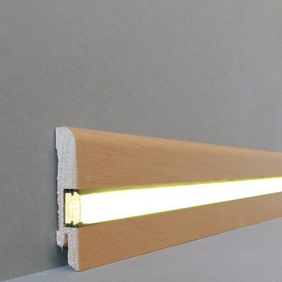 Licht - Fußleisten / Licht - Sockelleisten "Erfurt" (Echtholzfurnier / 15.7.6L) - Buche gedämpft Licht - Fußleisten / Licht - Sockelleisten "Erfurt" (Echtholzfurnier / 15.7.6L) - Buche gedämpft