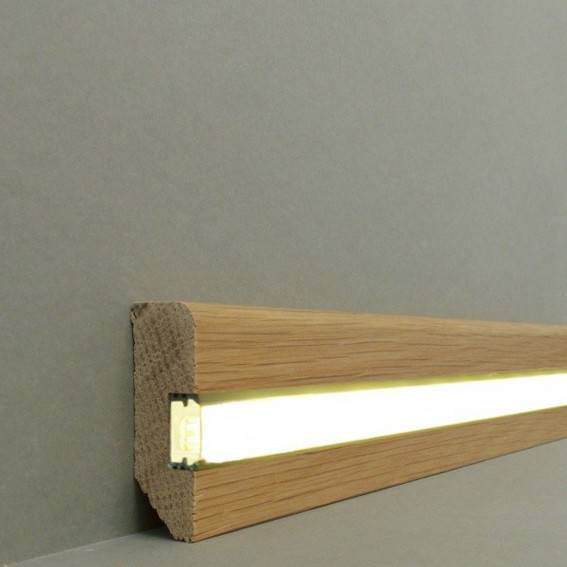 Licht - Fußleisten / Licht - Sockelleisten "Heidelberg" (Massivholz lackiert / 6.2.58.1L) - Eiche Licht - Fußleisten / Licht - Sockelleisten "Heidelberg" (Massivholz lackiert / 6.2.58.1L) - Eiche