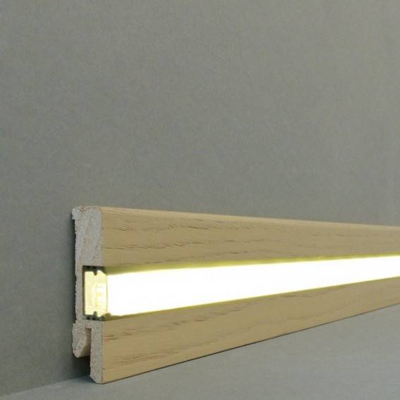 Licht - Fußleisten / Licht - Sockelleisten "Lübeck" (Echtholzfurnier - 16.61.36L) - Eiche weiß lackiert Licht - Fußleisten / Licht - Sockelleisten "Lübeck" (Echtholzfurnier - 16.61.36L) - Eiche weiß lackiert