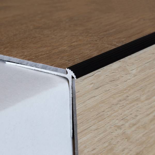 Auer Treppenkanten- & Winkelprofile Lévis H 30 mm B 40 mm Einfasshöhe 2.5 mm Alu elox Auer Treppenkanten- & Winkelprofile Lévis H 30 mm B 40 mm Einfasshöhe 2.5 mm Alu elox