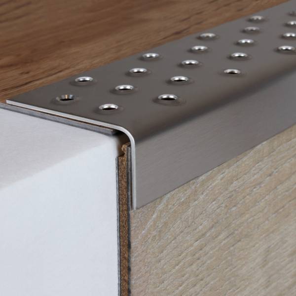 Auer | Treppenkanten- & Winkelprofile Empoli | Rutschhemmend R12 DIN 51130 | 25 x 60 mm | Edelstahl Auer | Treppenkanten- & Winkelprofile Empoli | Rutschhemmend R12 DIN 51130 | 25 x 60 mm | Edelstahl